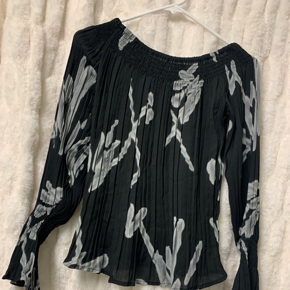 2 for $25 Black and white blouse